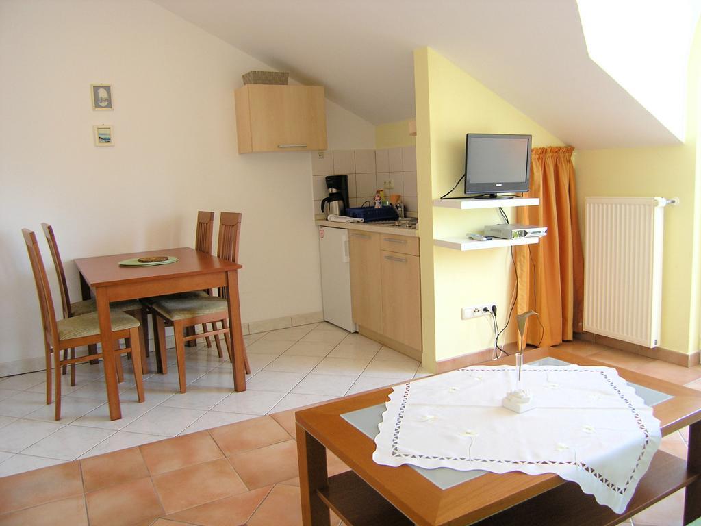 Apartments Kristina Krk Town Zewnętrze zdjęcie