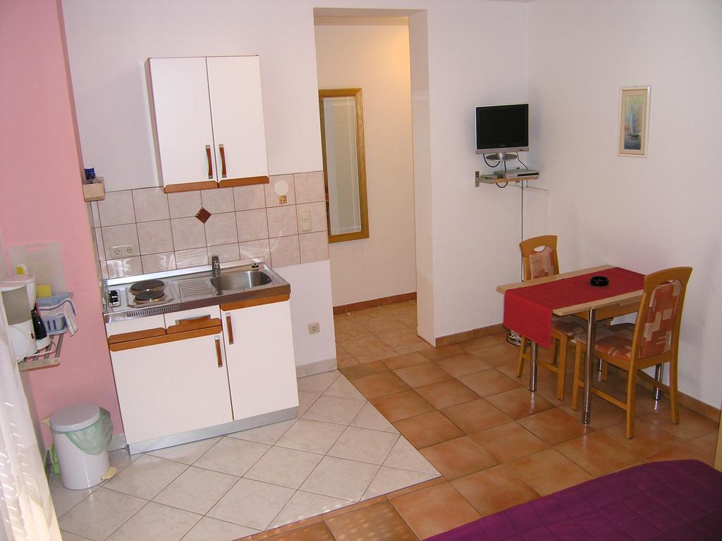 Apartments Kristina Krk Town Zewnętrze zdjęcie