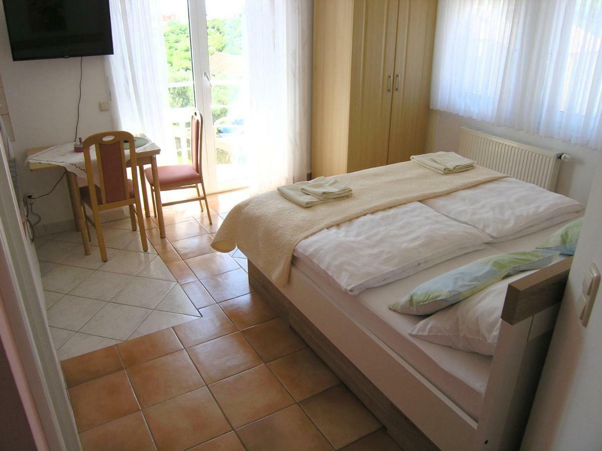 Apartments Kristina Krk Town Zewnętrze zdjęcie